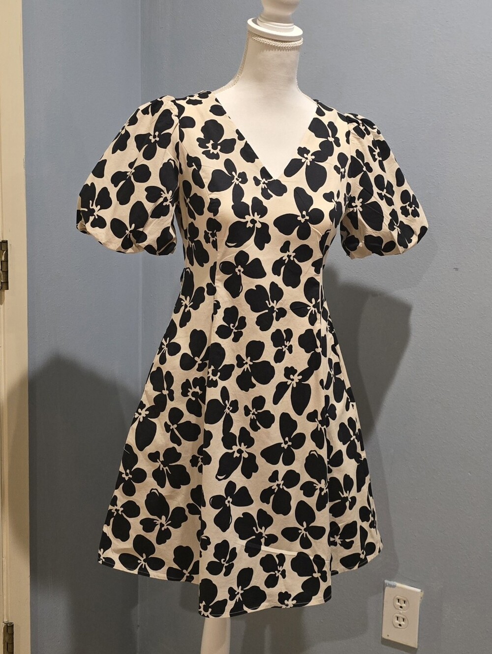 GOELIA Floral Lantern Sleeve A-Line Mini Dress. SIZE M6